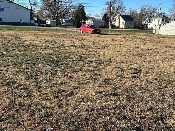 175 E 3rd Ave, Clifton, IL 60927