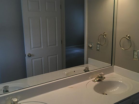 4th image of 106 Center Point Ct
