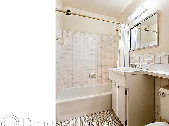 5th image of 18 Charlton St Unit 11B
