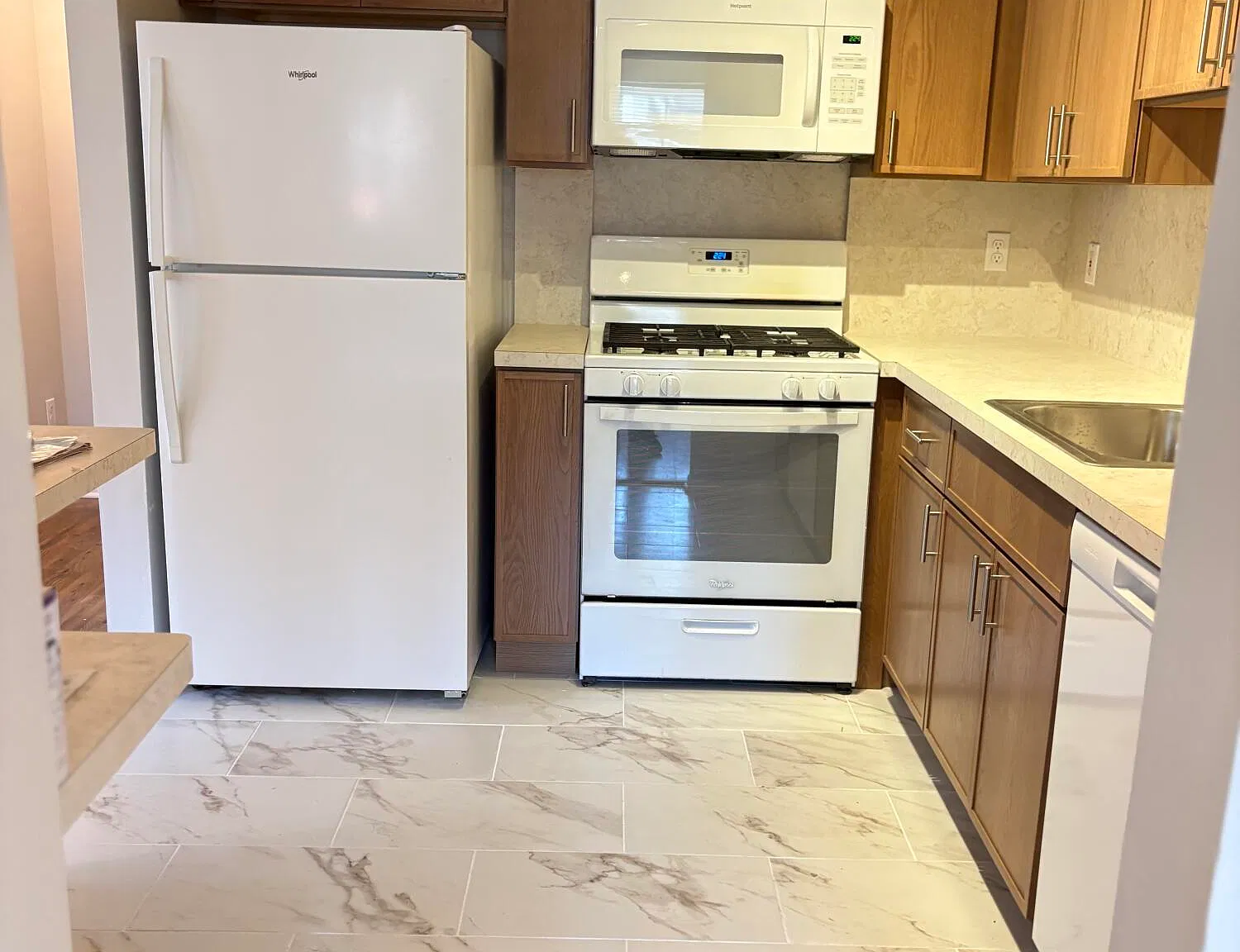 2 bed, 1219 sqft, $2,350 — Photo 3