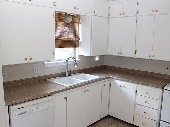 3rd image of 4304 Geddes Ave