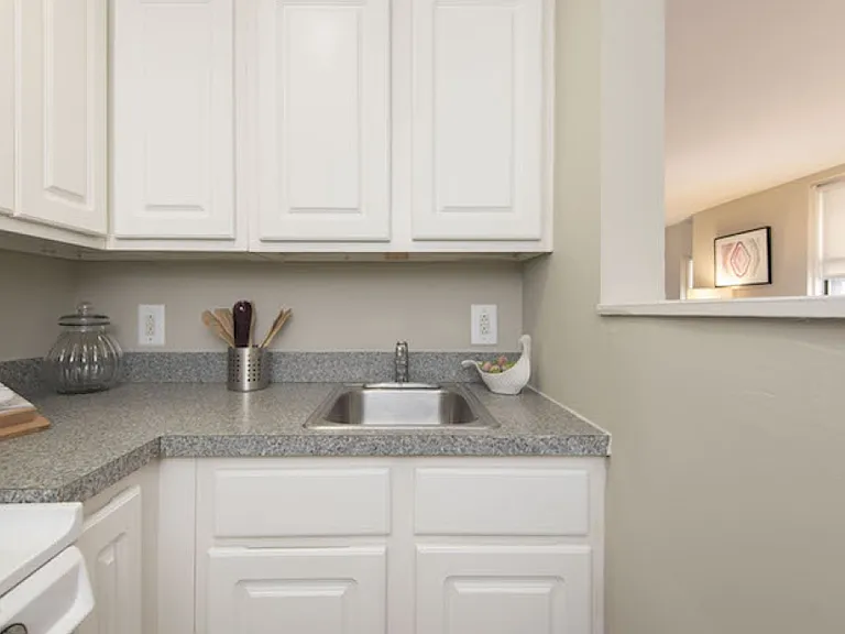 Walnut Square Apartments — Photo 5