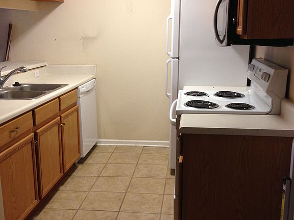 5th image of 2738 W Tharpe St APT 2701