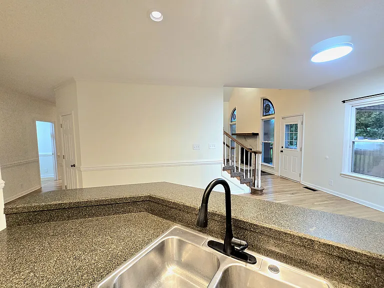 735 Courtland Ave — Photo 19