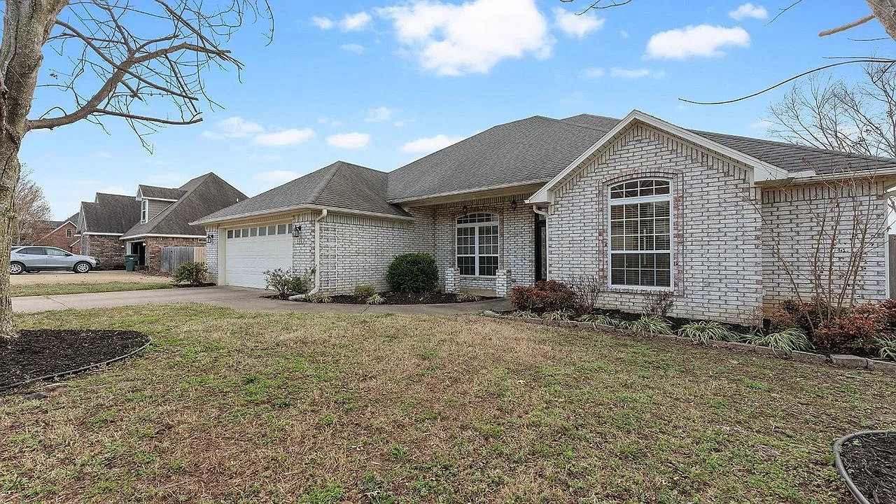 4 bed, 2.0 bath, 2180 sqft, $2,295 — Photo 2