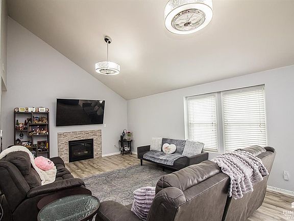 4th image of 2730 Oakwood Dr