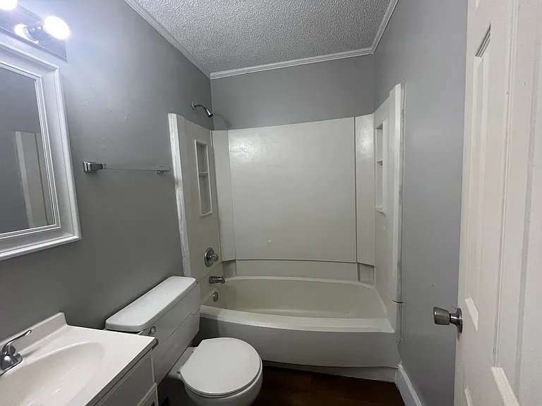 511 Bailey St — Photo 8
