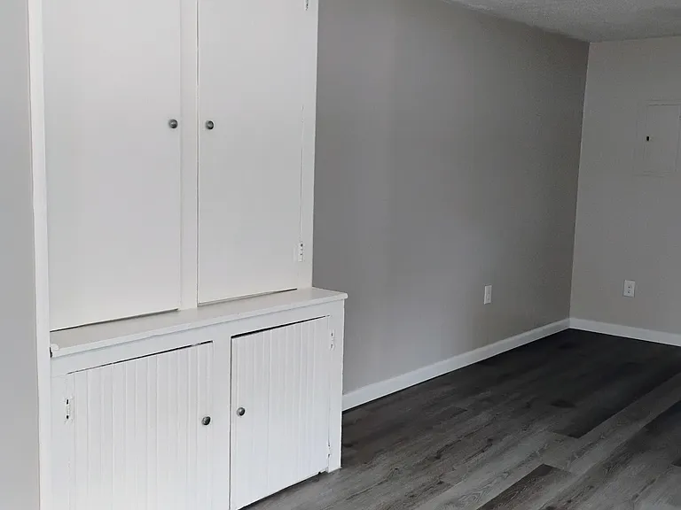 8911 Dixie Hwy #1 — Photo 3