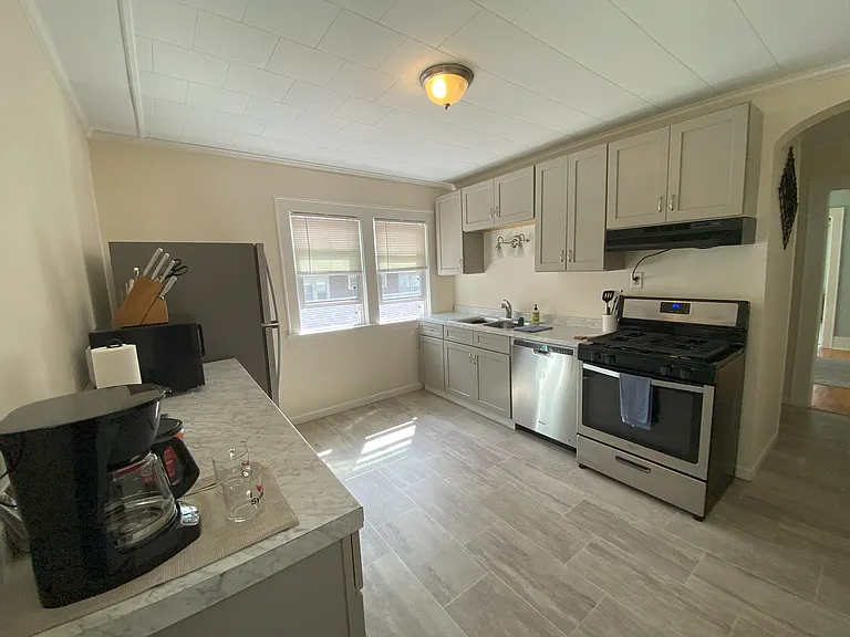 244-46 Woodruff Ave #246 — Photo 12