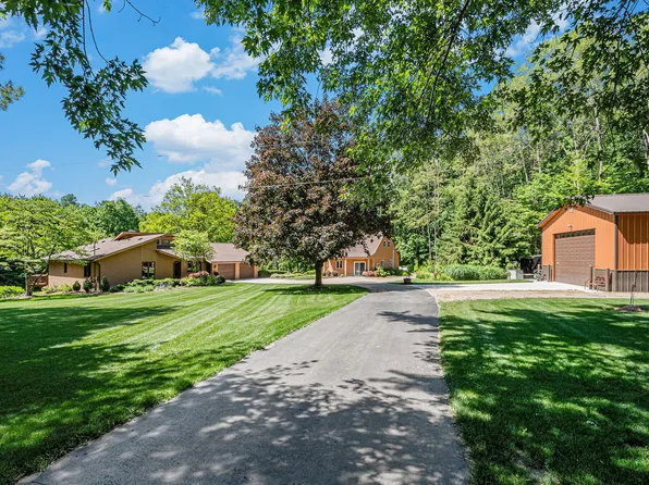 11240 36th St SE, Lowell, MI 49331