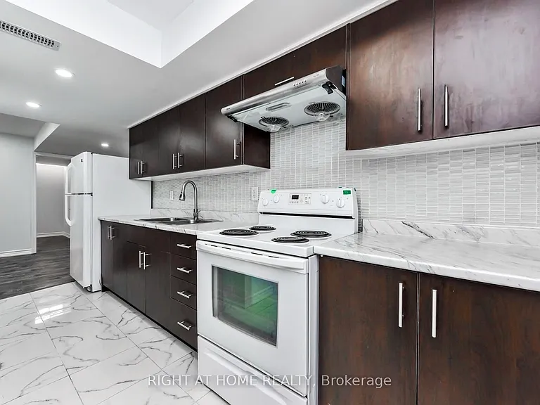 59 Vezna Cres #BASEMENT — Photo 8