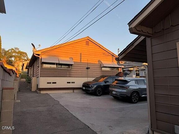 4th image of 10220 McClemont Ave
