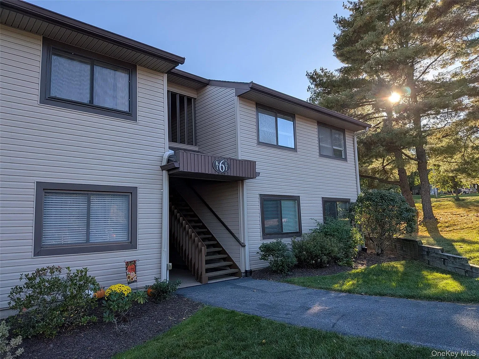 1 bed, 1.0 bath, 1140 sqft, $2,400 — Photo 2