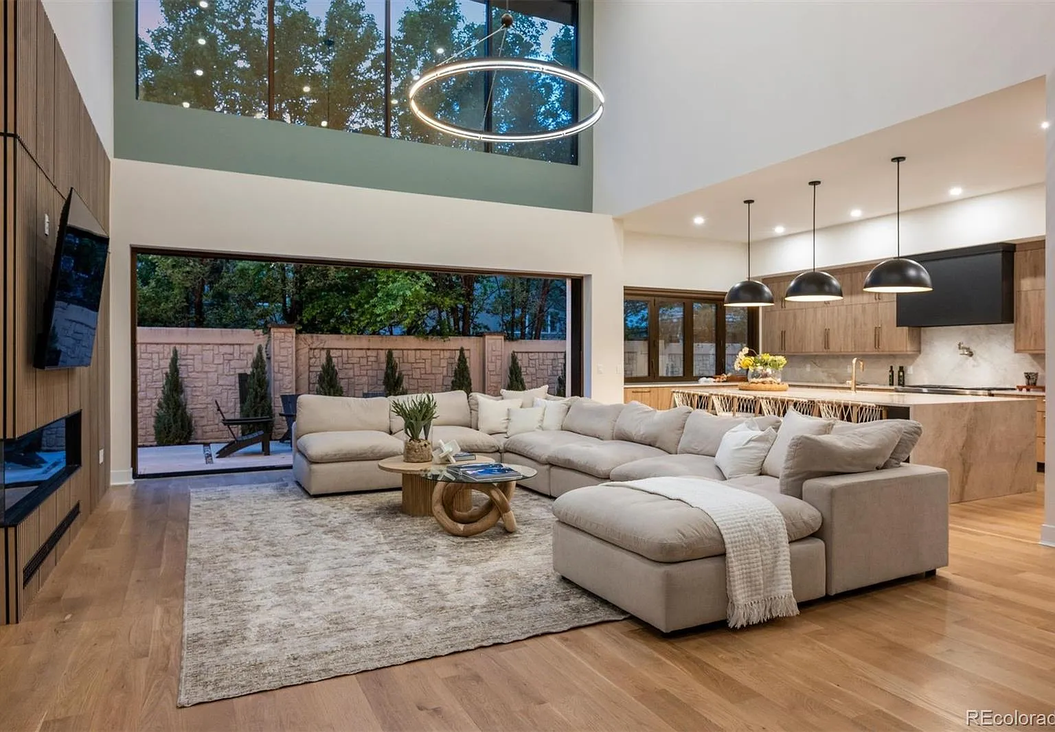 4 bed, 6.5 bath, 8620 sqft, $22,500 — Photo 3