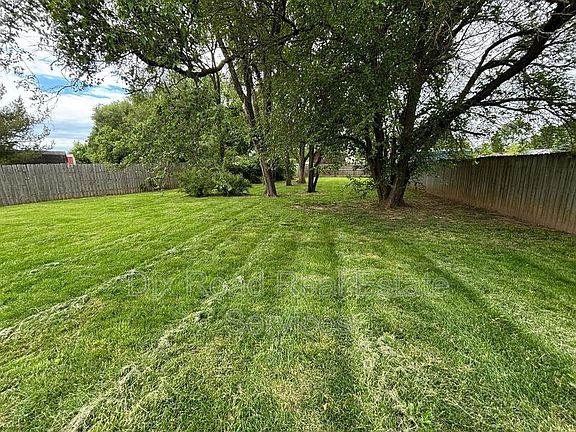 4th image of 490 Peyton Dr