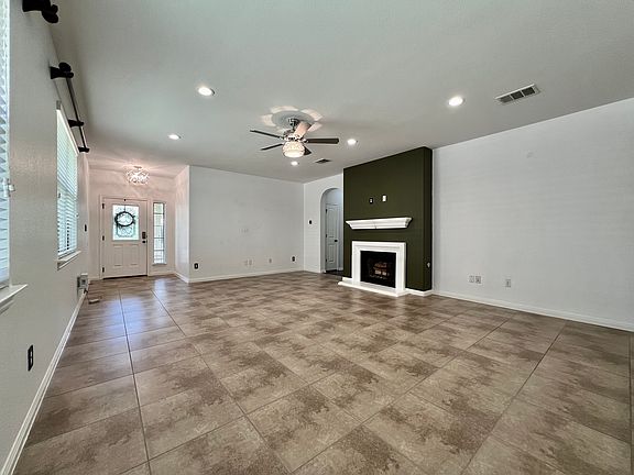 5th image of 4008 Gloucester Dr