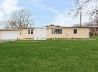 7416 Parkwood Dr, Wonder Lake, IL 60097