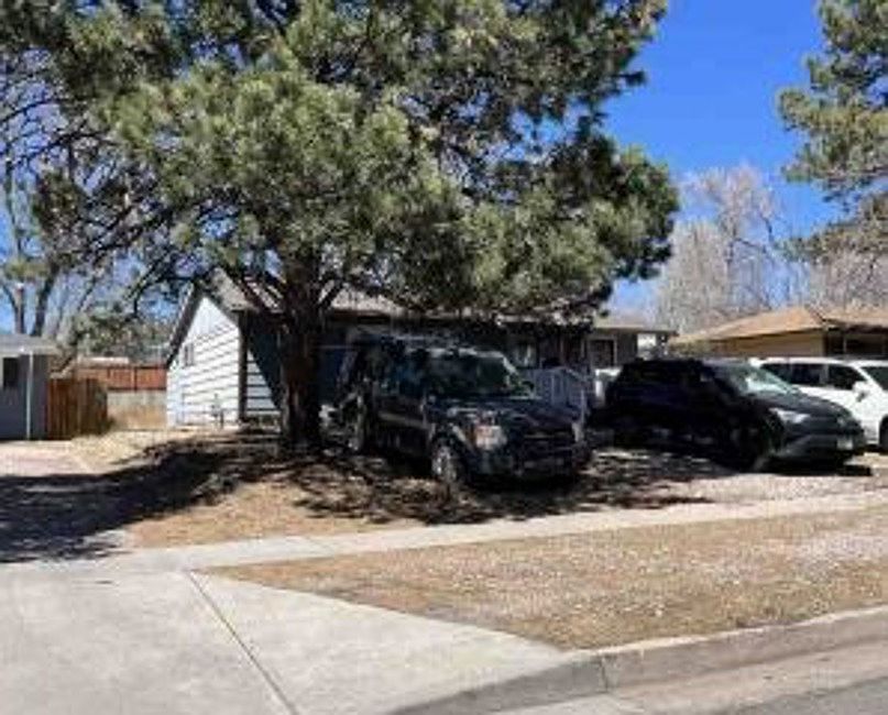 2nd image of 814 S Circle Dr