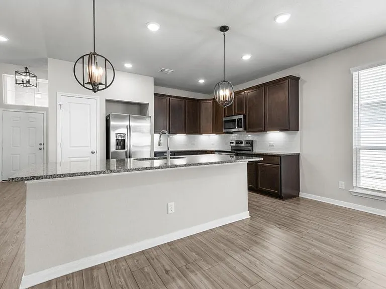 7005 McGregor Loop — Photo 8