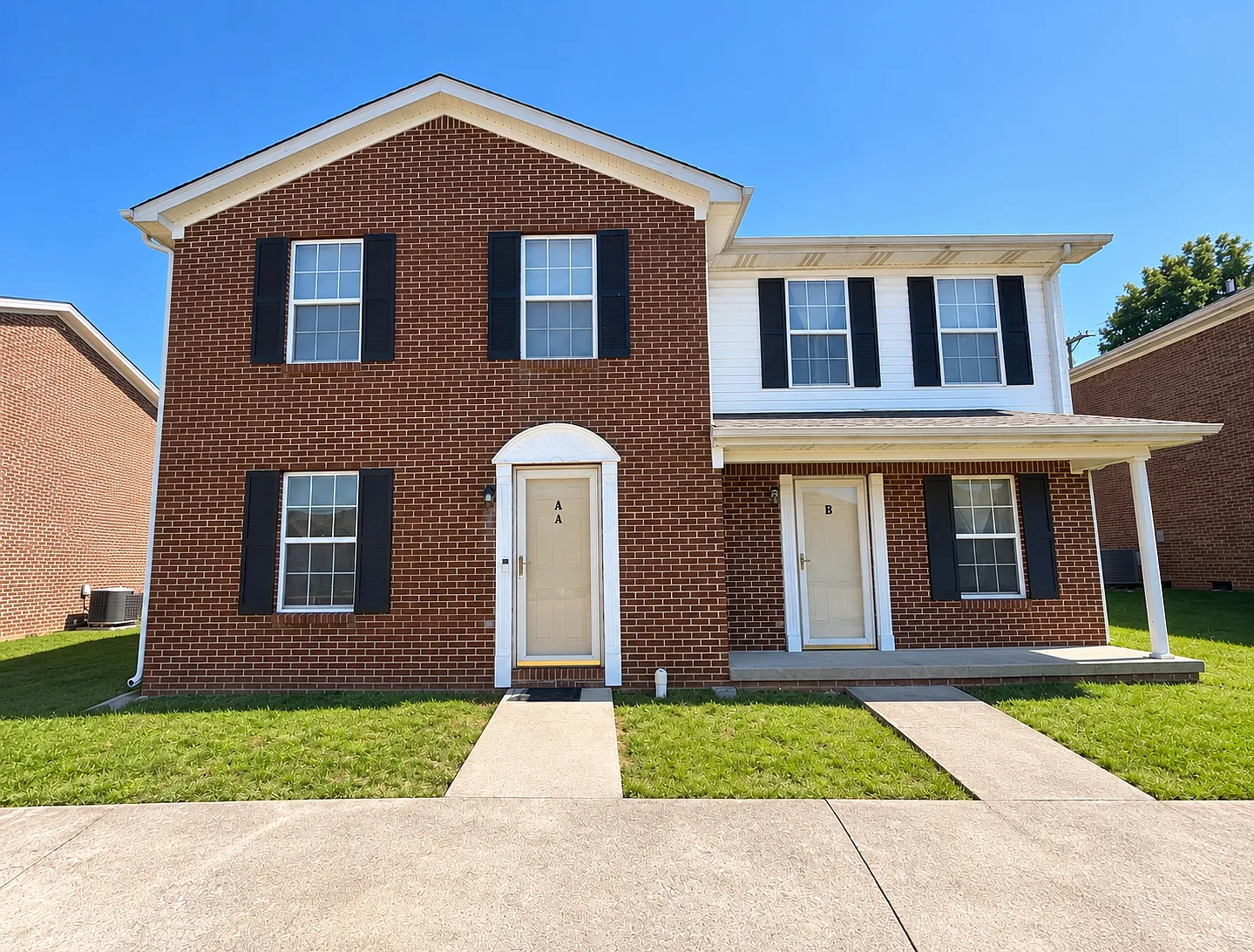 1045 Merrick Dr — Photo 1
