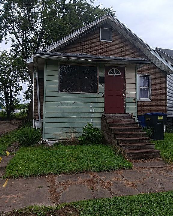 1st image of 629 E Margaret St
