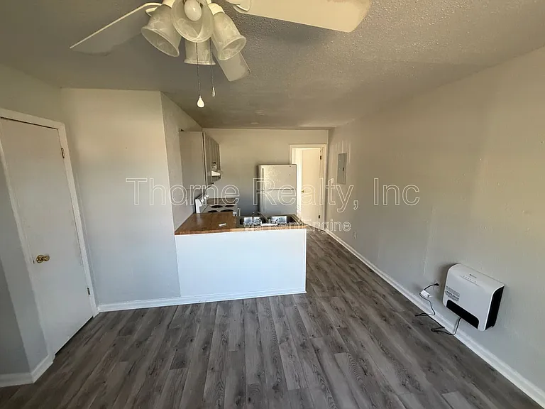 1117 E Grand Ave — Photo 8