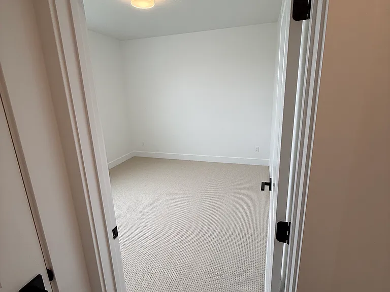 1481 N Burnam Ave — Photo 24