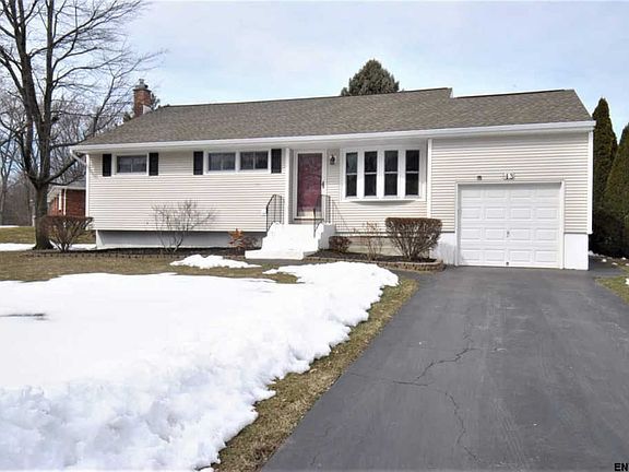 2nd image of 43 Wedgewood Dr