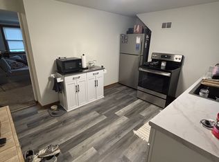 206 4th St #2, Waunakee, WI 53597