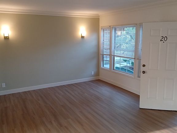 4th image of 1749 N Sycamore Ave #9c05b641e