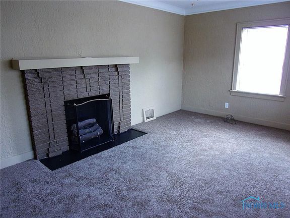 3rd image of 341 Van Buren Ave