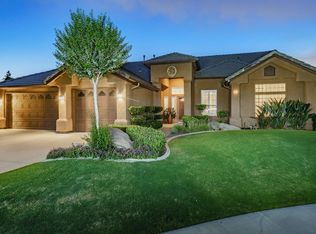 541 W Fallbrook Ave, Clovis, CA 93611