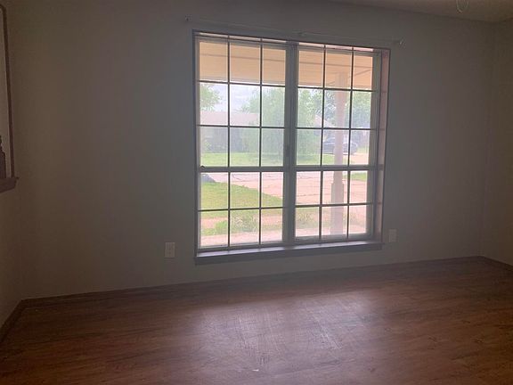4th image of 3610 McClaflin Dr
