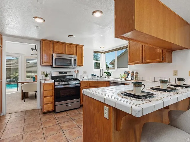 1713 W Country Club Ln W — Photo 14