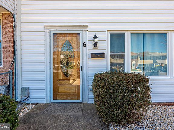 3rd image of 6 Peach Orchard Ct