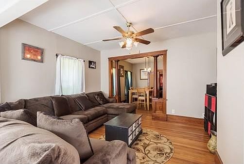 5th image of 11 Pinedale Ave
