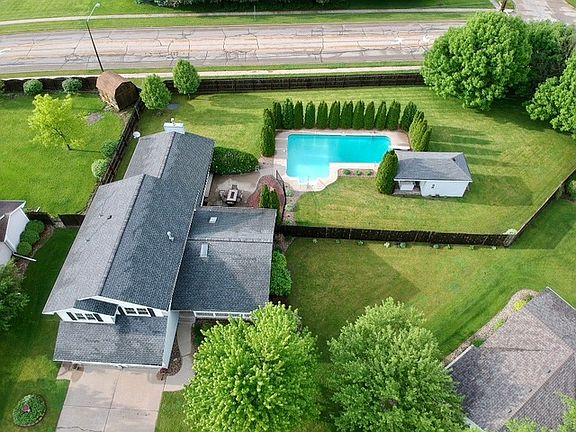 3rd image of 1281 Greenbriar Ct