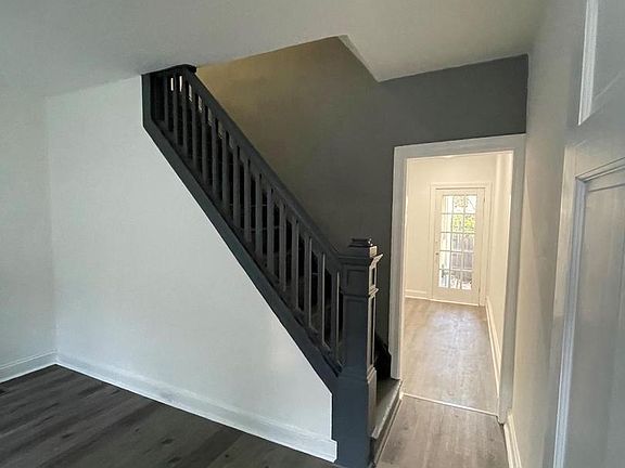 2nd image of 1248 N Myrtlewood St