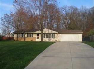 8683 Parkdale Dr, North Royalton, OH 44133