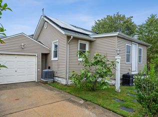 24 Brighton Rd, Island Park, NY 11558