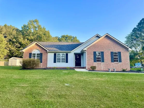 2802 Waters Edge Dr, Sanford, NC 27330