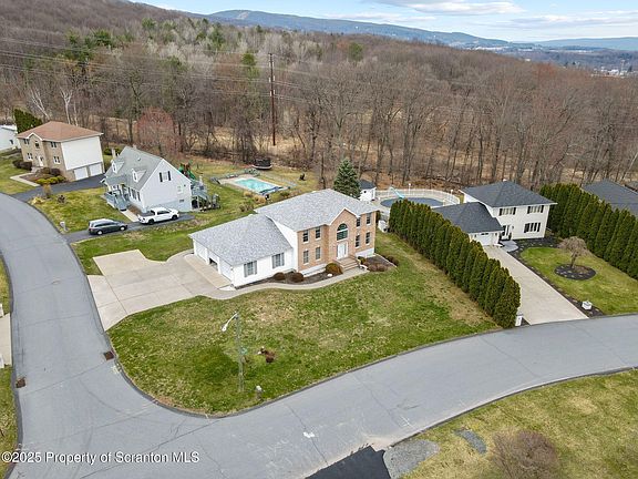 2nd image of 18 Oakwood Dr