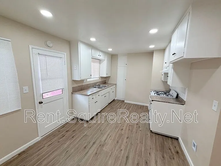 355 S Aspan Ave #MIDDLE HOUSE — Photo 12