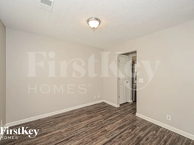 6005 Monroe Xing — Photo 15