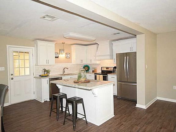 5th image of 125 W Claude St