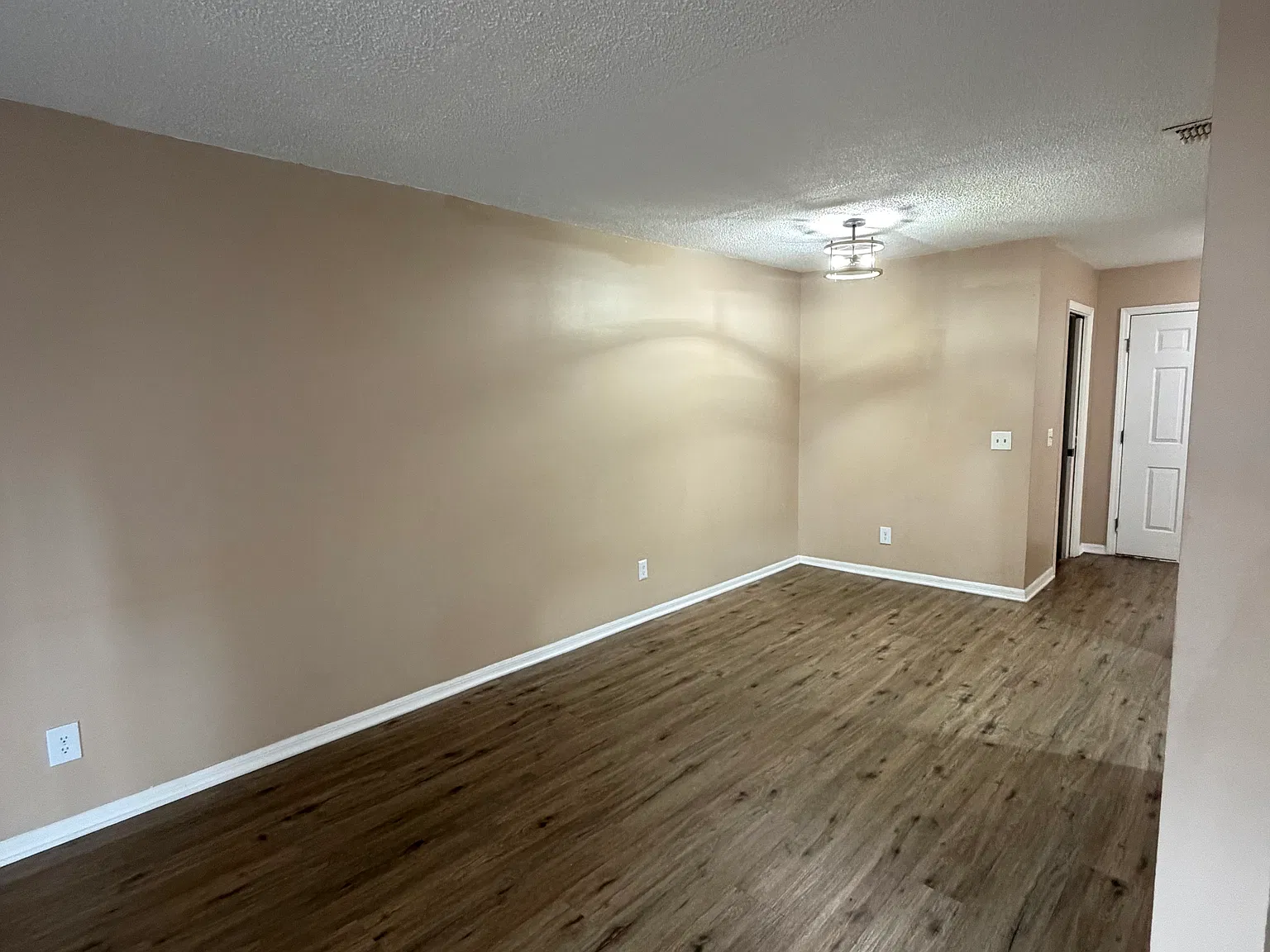 2 bed, 2.5 bath, 1265 sqft, $1,650 — Photo 3