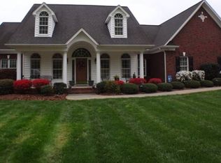 122 Upper Oak Dr, Statesville, NC 28625