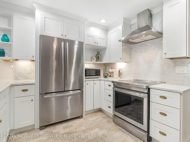 240 Almeria Rd — Photo 9