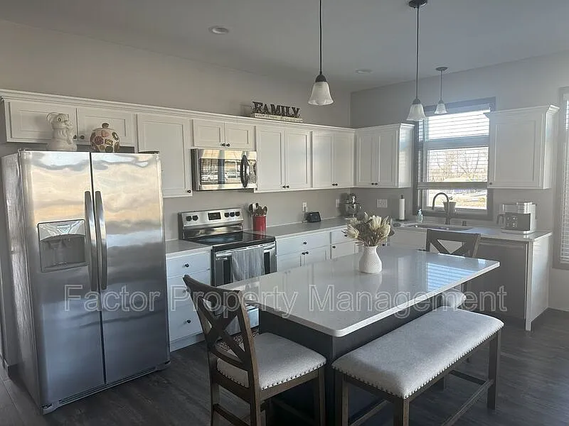 Building Photo - 312 Prairie Rose Dr