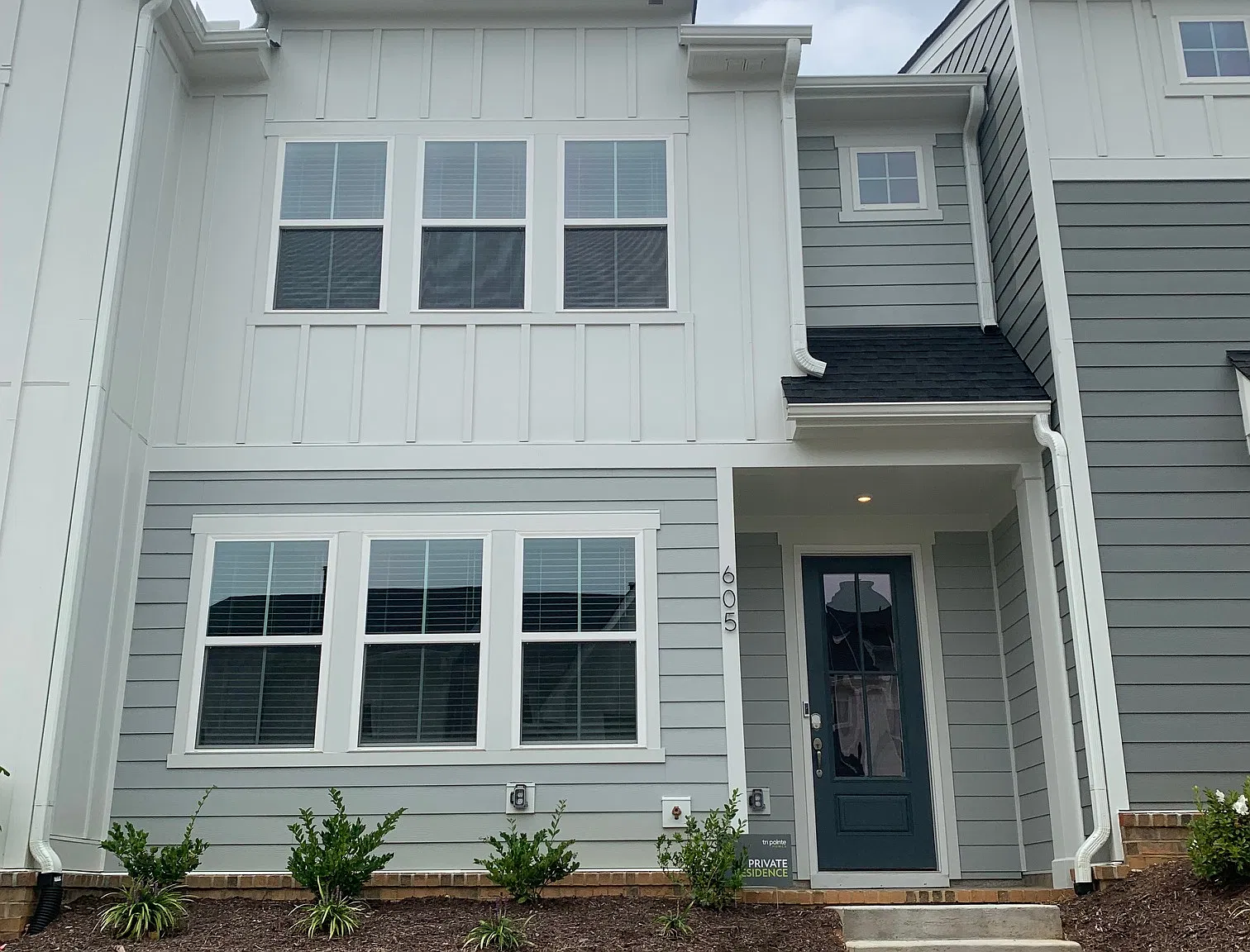 3 bed, 2.5 bath, 1727 sqft, $2,250 — Photo 2